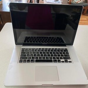 Macbook pro 15 2012 core i7 8GB Ram 256GB SSD